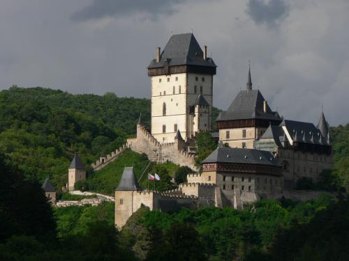 ŠV15 Koněpruské jeskyně a hrad Karlštejn